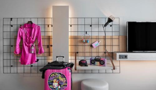 Moxy Queen Room with City View