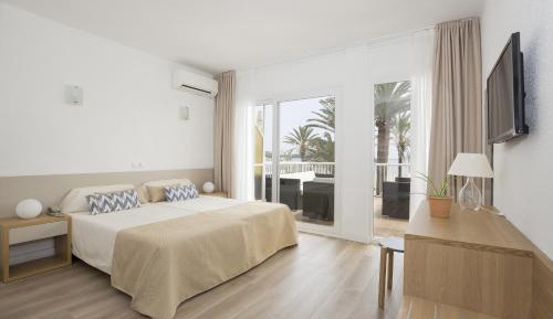 Double or Twin Room with Sea View