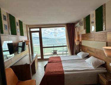 Studio with Sea View and Balcony