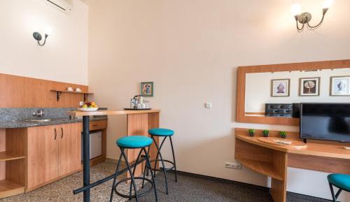 One-Bedroom Apartment with Balcony