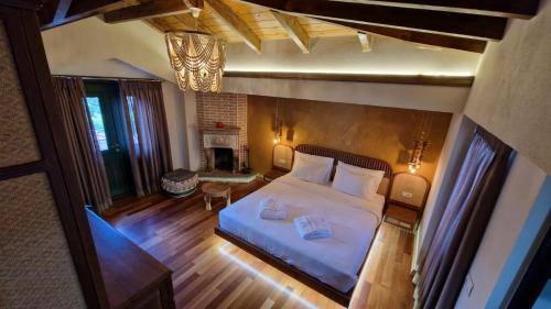 Deluxe Suite with Spa Bath