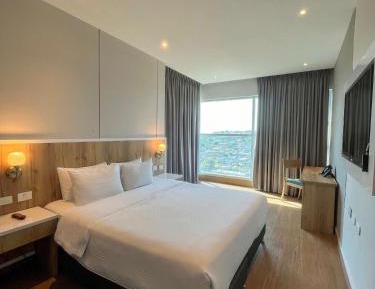 Standard King Room - Non-Smoking