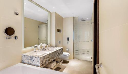 Premuim Twin Room with Balcony-Canal View