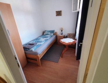 Basic Triple Room with Shared Bathroom