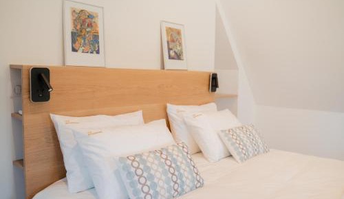 Suite with Mountain View