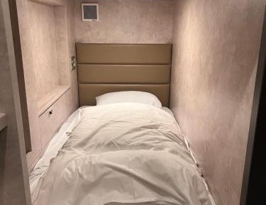 Mixed floor Capsule Room