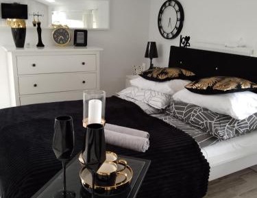 Comfort Family Room with Kitchenette