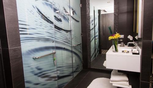 Contemporary Queen Room