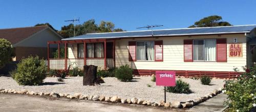 Three-Bedroom Holiday Home 
