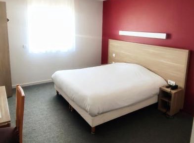 King Room with Roll-In Shower - Disability Access