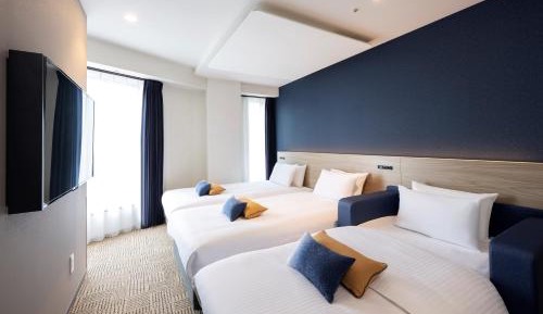 Corner Triple Room