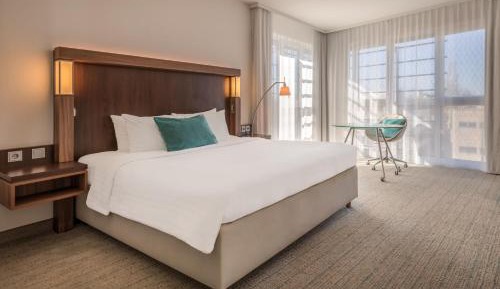Corner Room, Deluxe Guest room, 1 King, Corner room