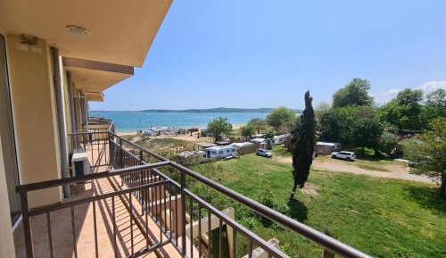 Deluxe Double Room with Side Sea View