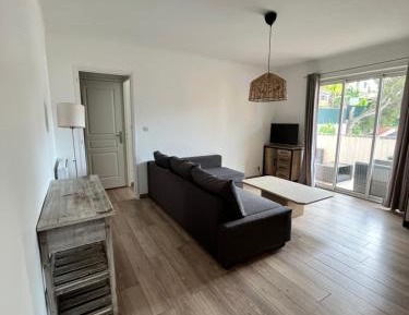 One-Bedroom Apartment - Sea Side