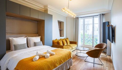 Deluxe Apartment
