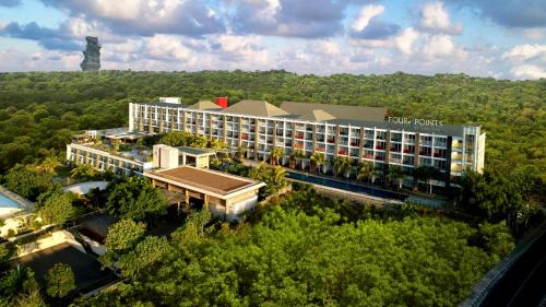 Larger Guest room, 1 King, Bay view, Balcony with Extra Exclusive Access
