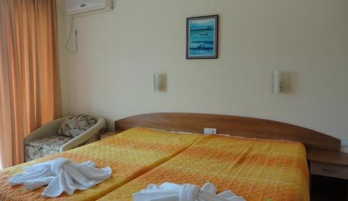 Double or Twin Room with Partial Sea View