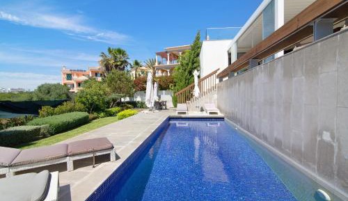 Villa with Garden View