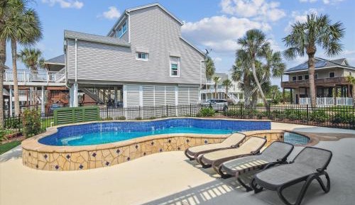 Three-Bedroom Holiday Home 