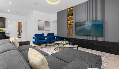 Seven-Bedroom Holiday Home