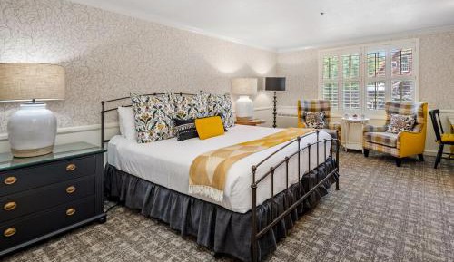 Deluxe King Room - Main Inn