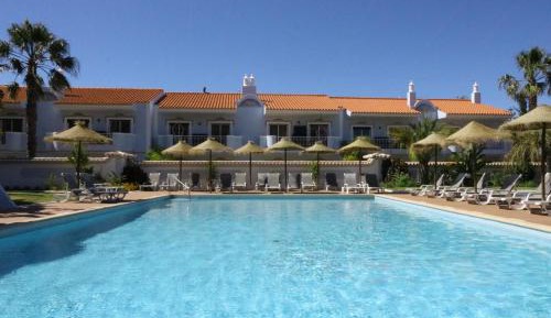 Apartment with Pool View 
