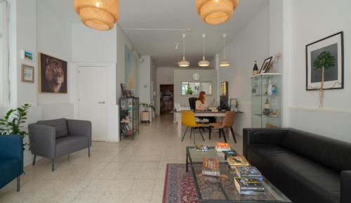 Single Room with Shared Bathroom