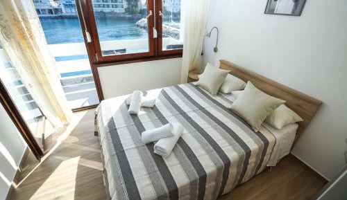 Double Room with Balcony and Sea View