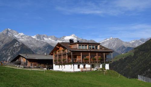Apartment with Mountain View