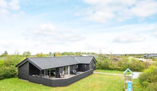 Four-Bedroom Holiday Home
