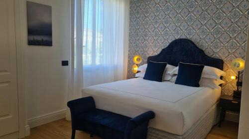 Deluxe Room (2 Adults + 1 Child)