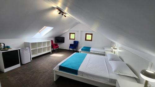 Economy Triple Room Attic
