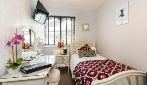 Single Room with Shared Bathroom