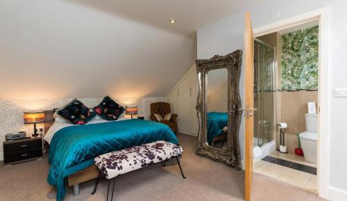 Double Room with Private Bathroom