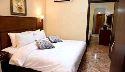 Deluxe Family Room