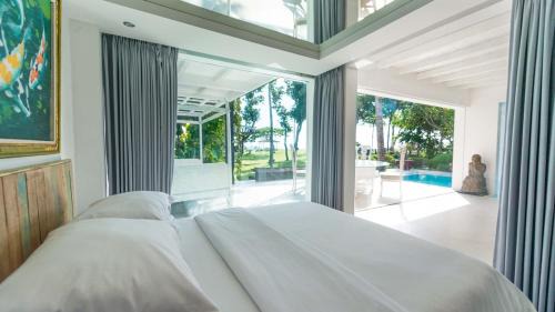Damien Hirst Suite