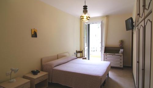 Basic Triple Room