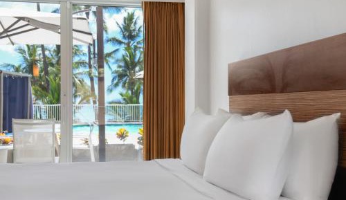 Queen Room with Pool View