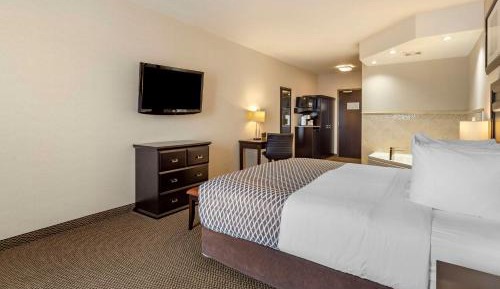 King Suite with Spa Bath - Non-Smoking