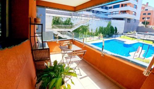 Apartment with Pool View 