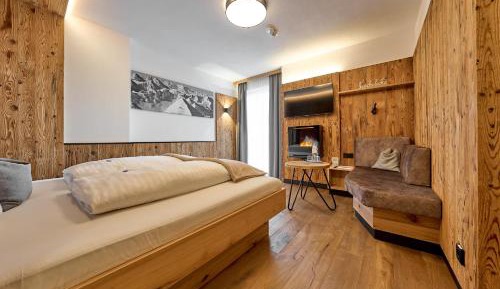Deluxe Double Room with Shower
