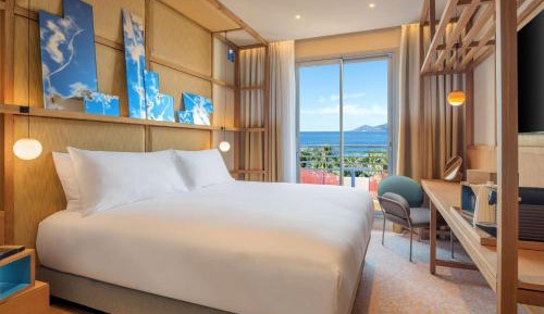 Deluxe King Room with Sea View