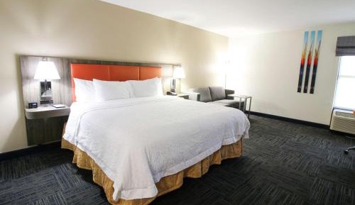 King Room with Accessible Tub - Mobility and Hearing Access/Non-Smoking
