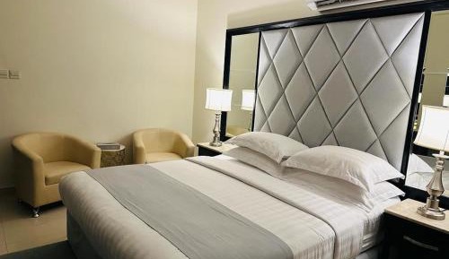 Deluxe Room (2 Adults + 1 Child)
