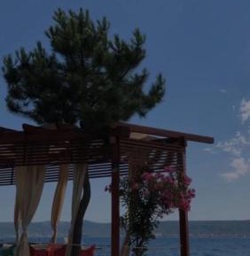 One-Bedroom Apartment with Sea View