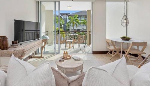 Studio Apartment with Pool View
