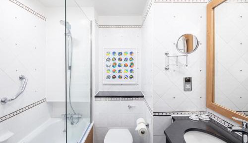 Premium Queen Room