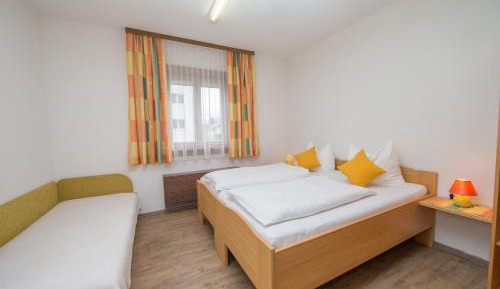 Chalet (4-12 Adults)