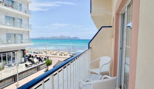 Double Room with Balcony and Lateral Sea View