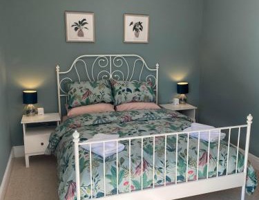 Queen Room with Shared Bathroom